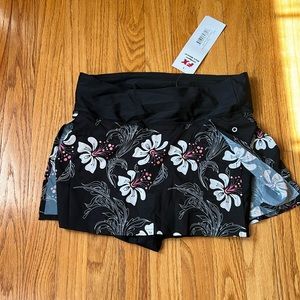 Women’s golf or tennis skirt NWT. Size small. Shorts underneath holds ball.